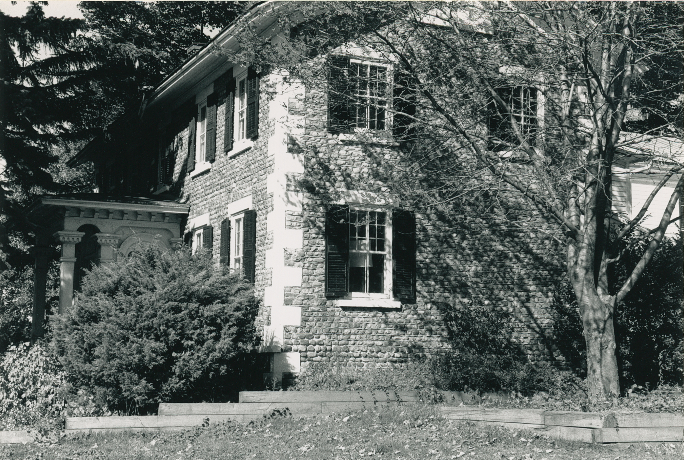 Vic-5 200 High Point Dr 4